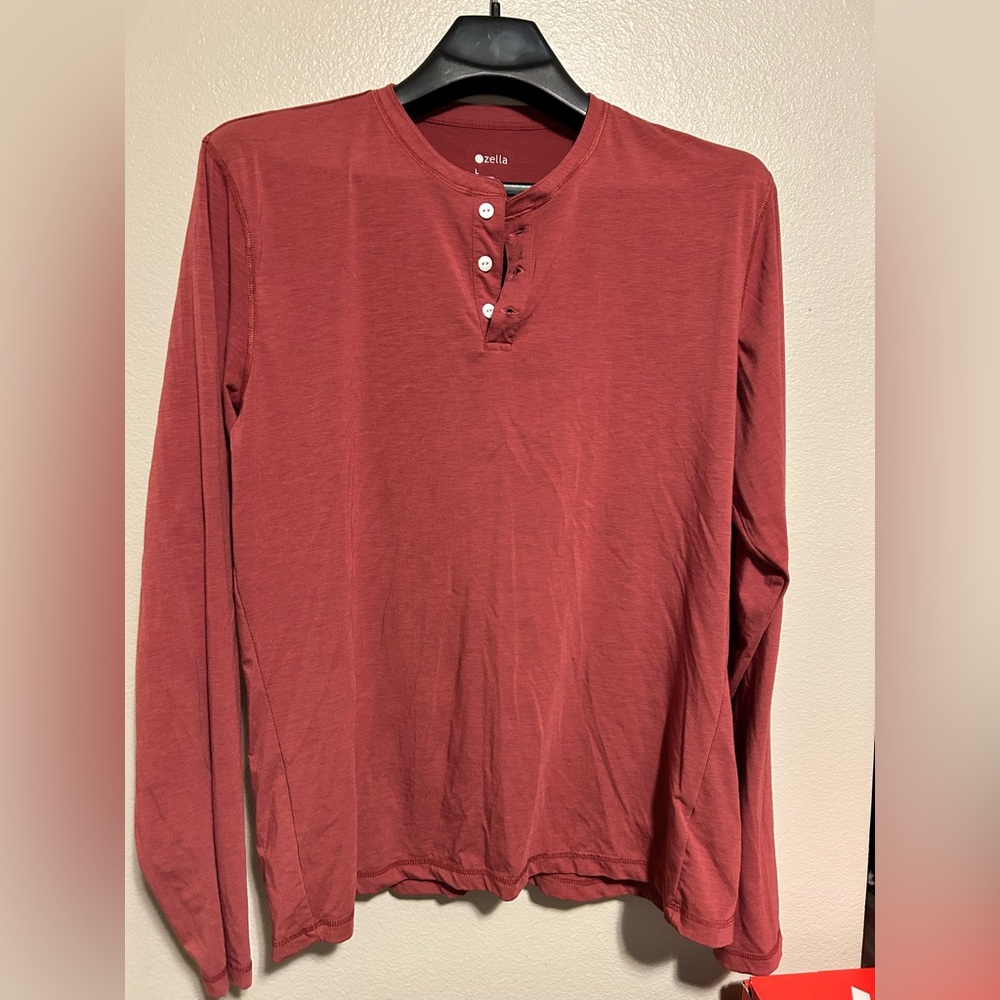 Zella Long Sleeve Soft Henley shirt w/ 3/4 buttons- size l